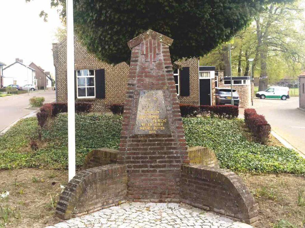 Herdenken en vieren Monument Burgerhout Heemkring Heel